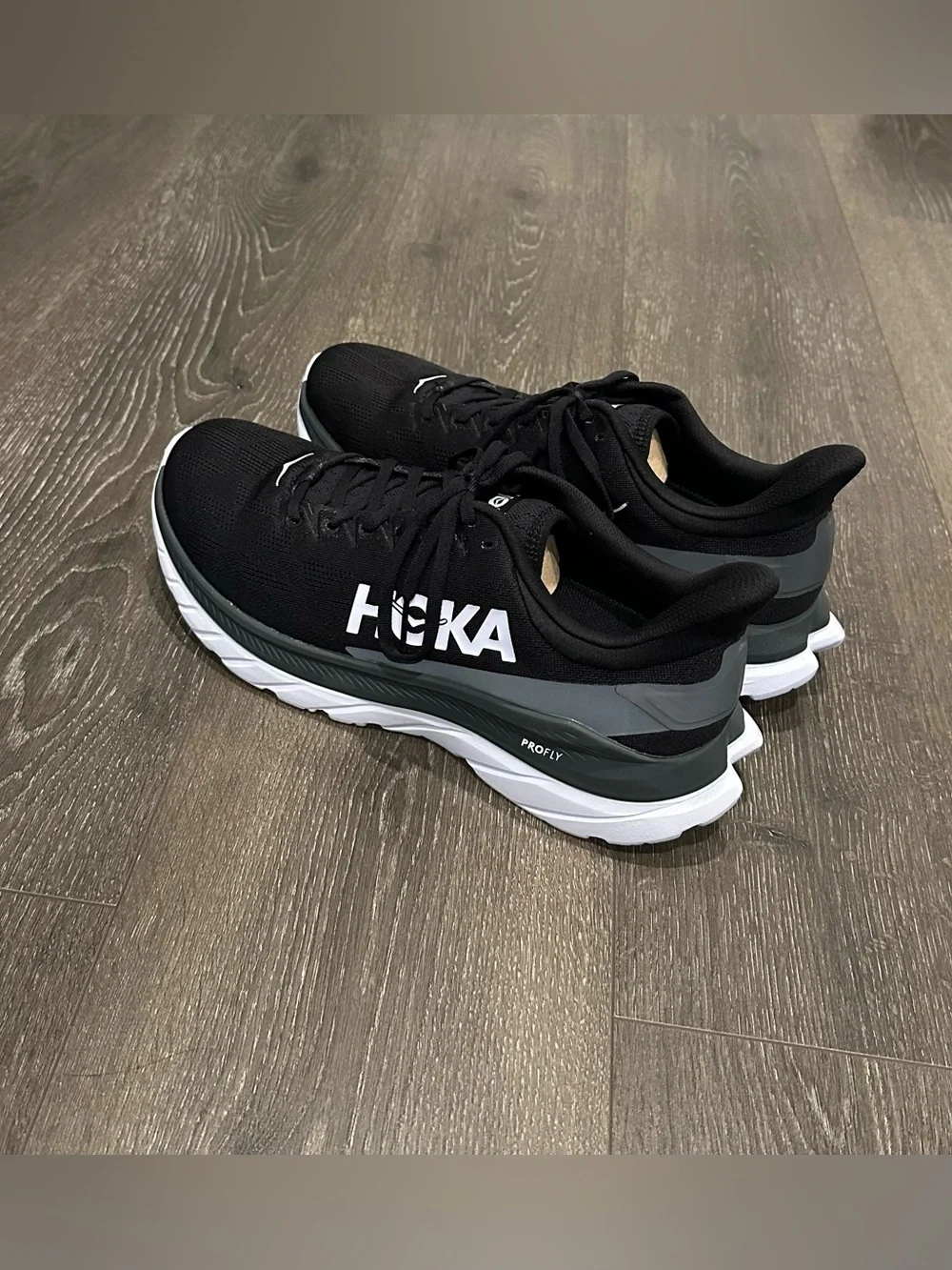 Hoka Mach 4 Men's Black & White Athletic Running Shoes Size 11D